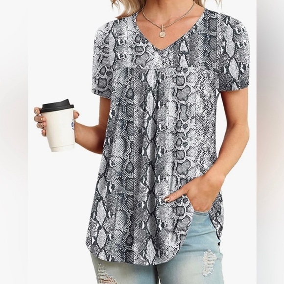 Snakeskin V-Neck Flowy Tunic Blouse - Picture 4 of 10